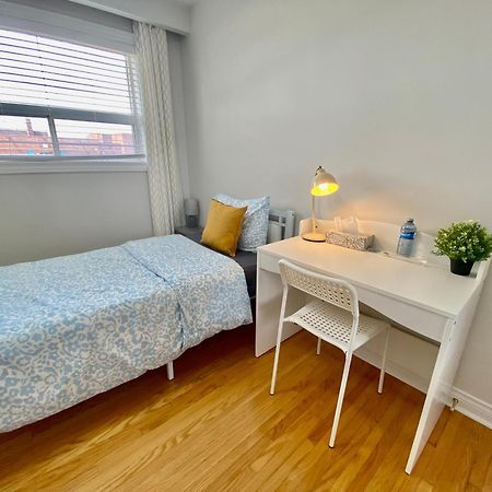 ホテル Sunny House - Main Floor, Free Parking, In トロント エクステリア 写真