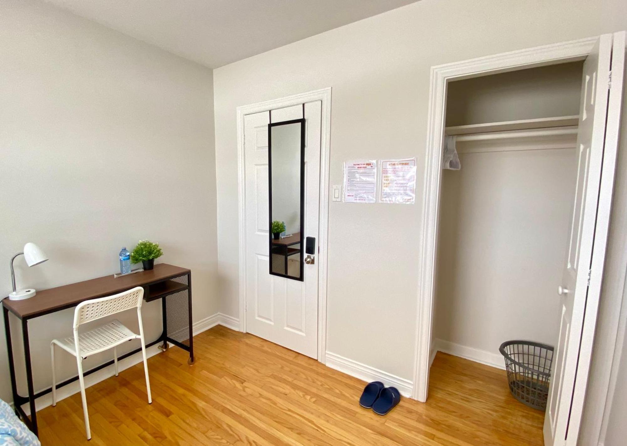 ホテル Sunny House - Main Floor, Free Parking, In トロント 部屋 写真